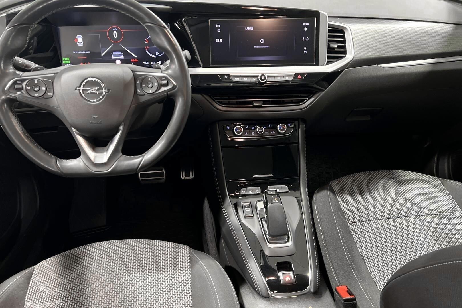 Opel Grandland iso kuva 11
