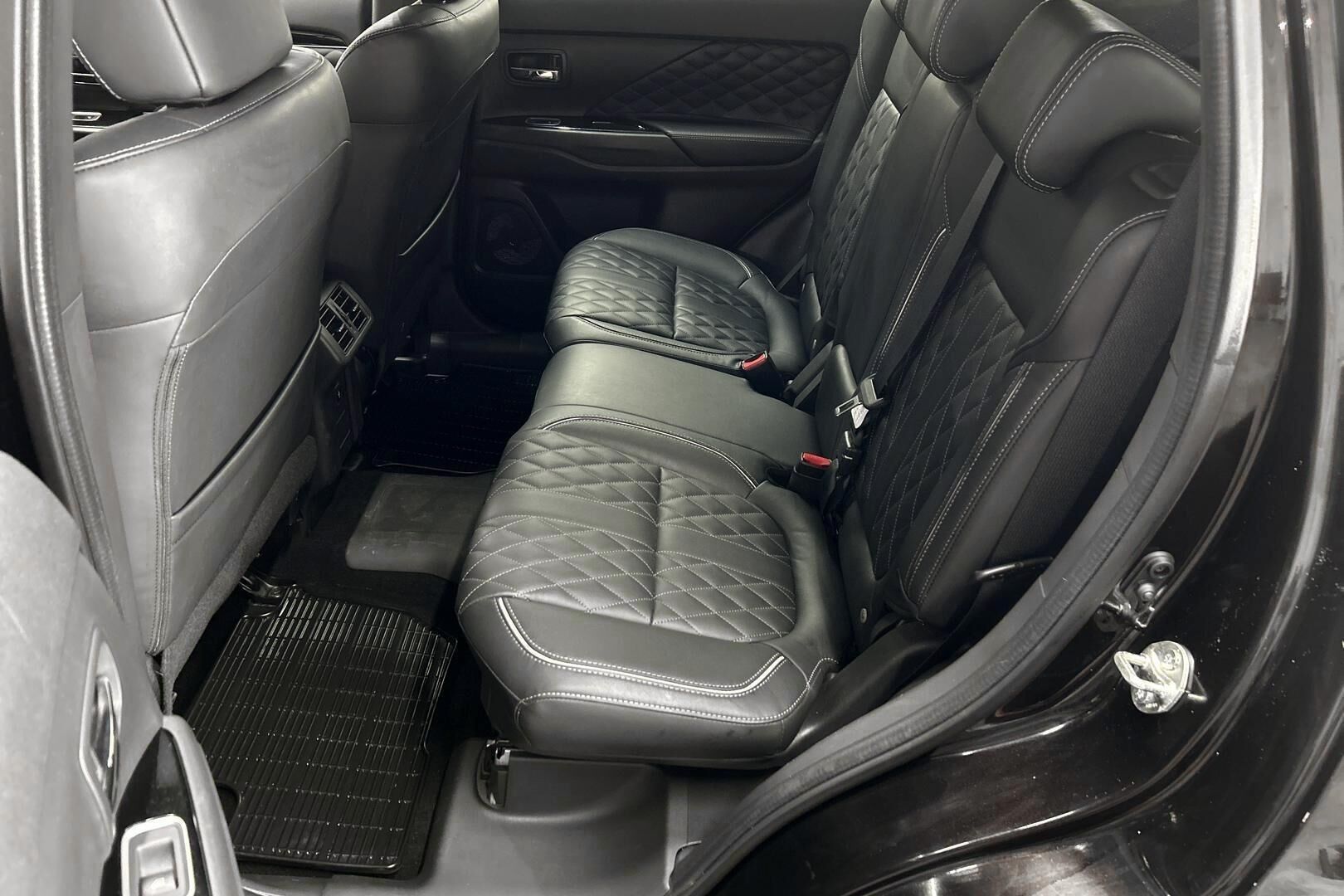 Mitsubishi Outlander PHEV iso kuva 10