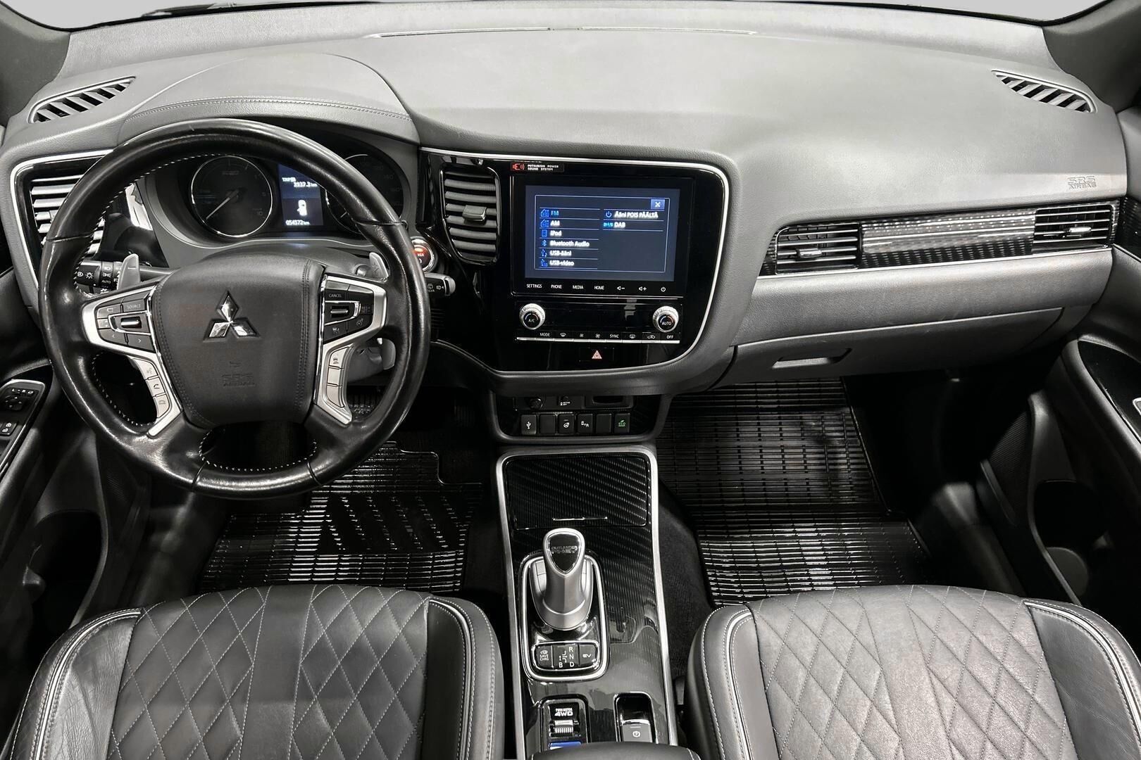 Mitsubishi Outlander PHEV iso kuva 11