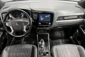 Mitsubishi Outlander PHEV esikatselu 11