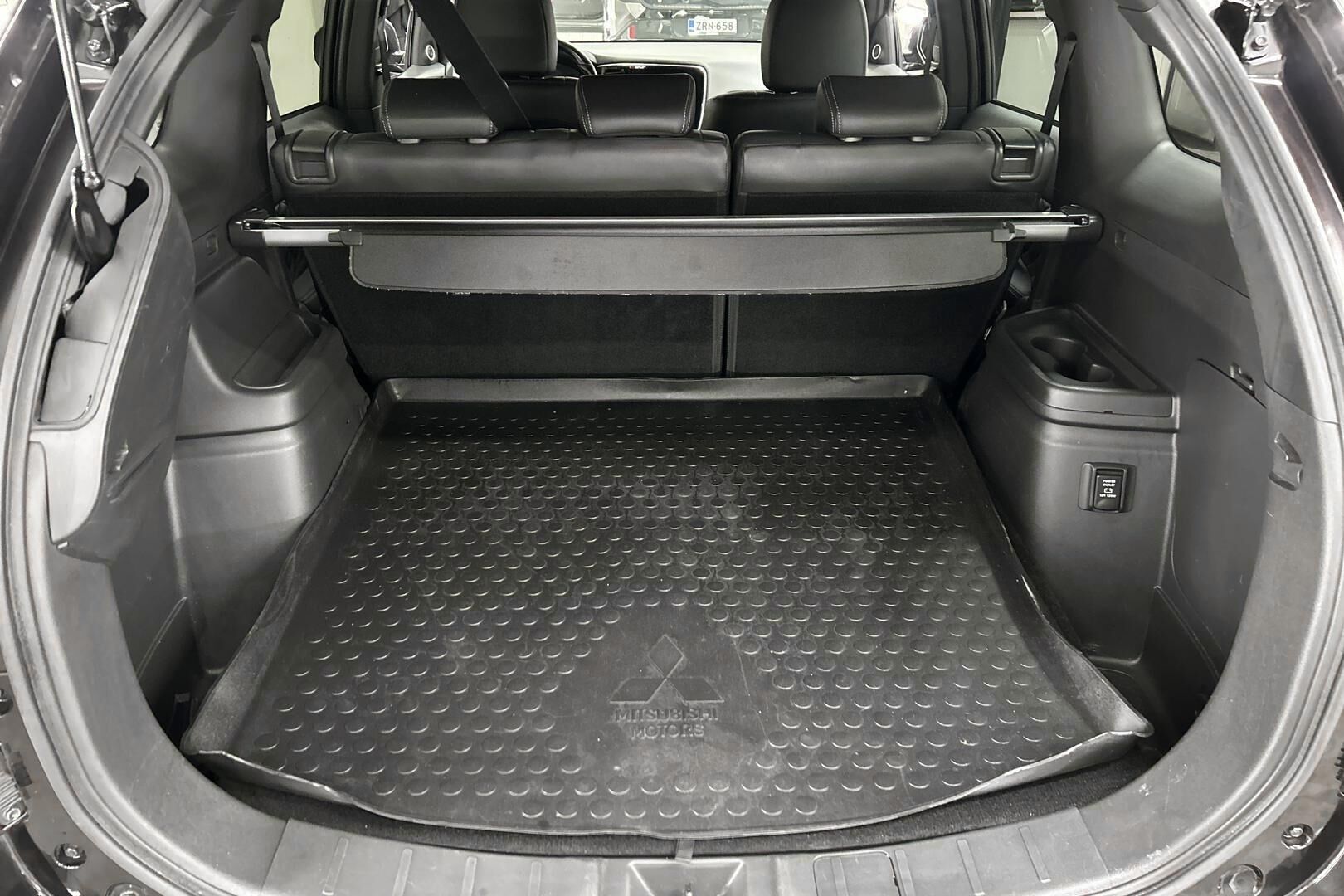 Mitsubishi Outlander PHEV iso kuva 12