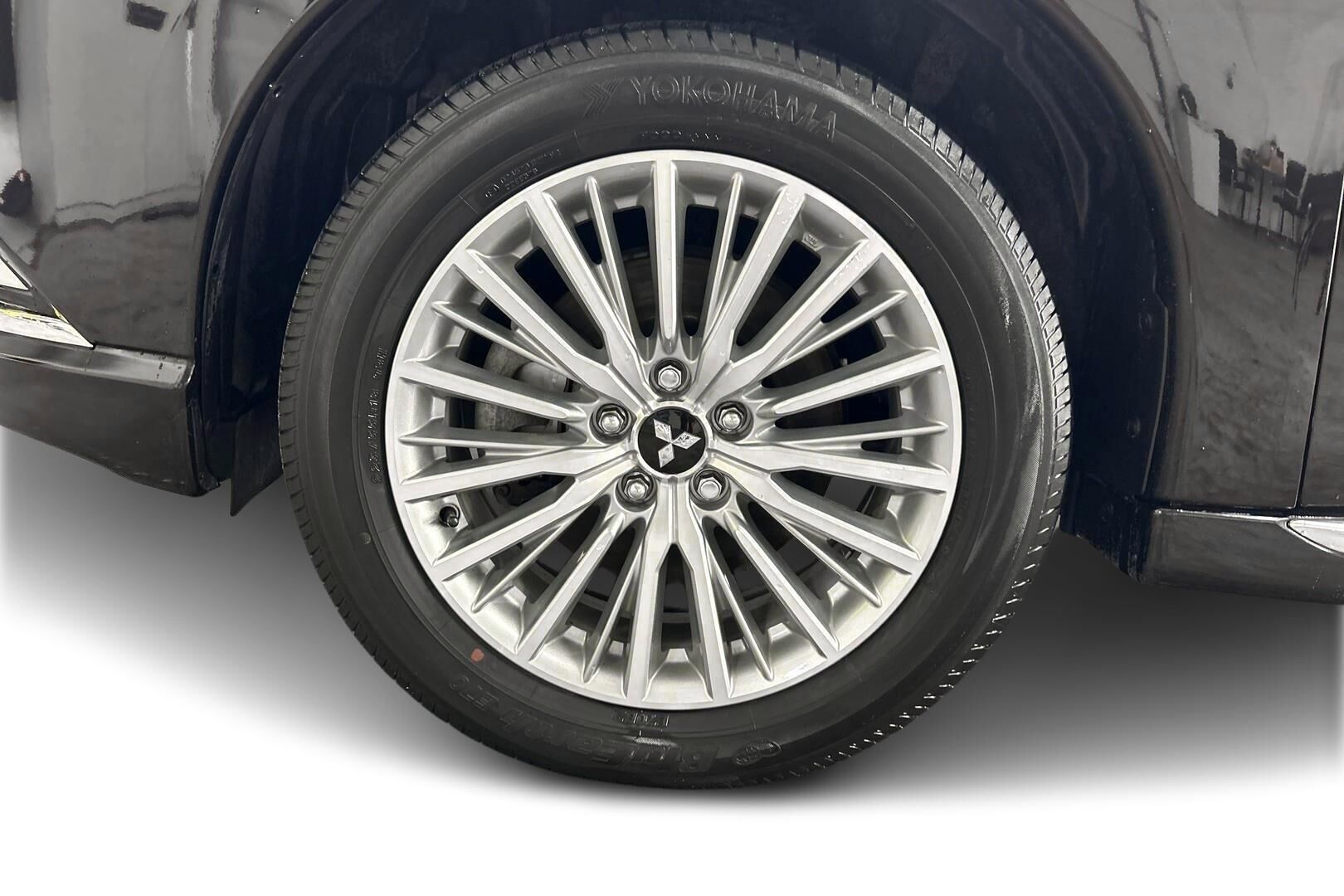 Mitsubishi Outlander PHEV iso kuva 13