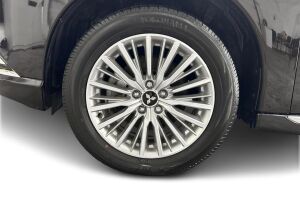 Mitsubishi Outlander PHEV esikatselu 13