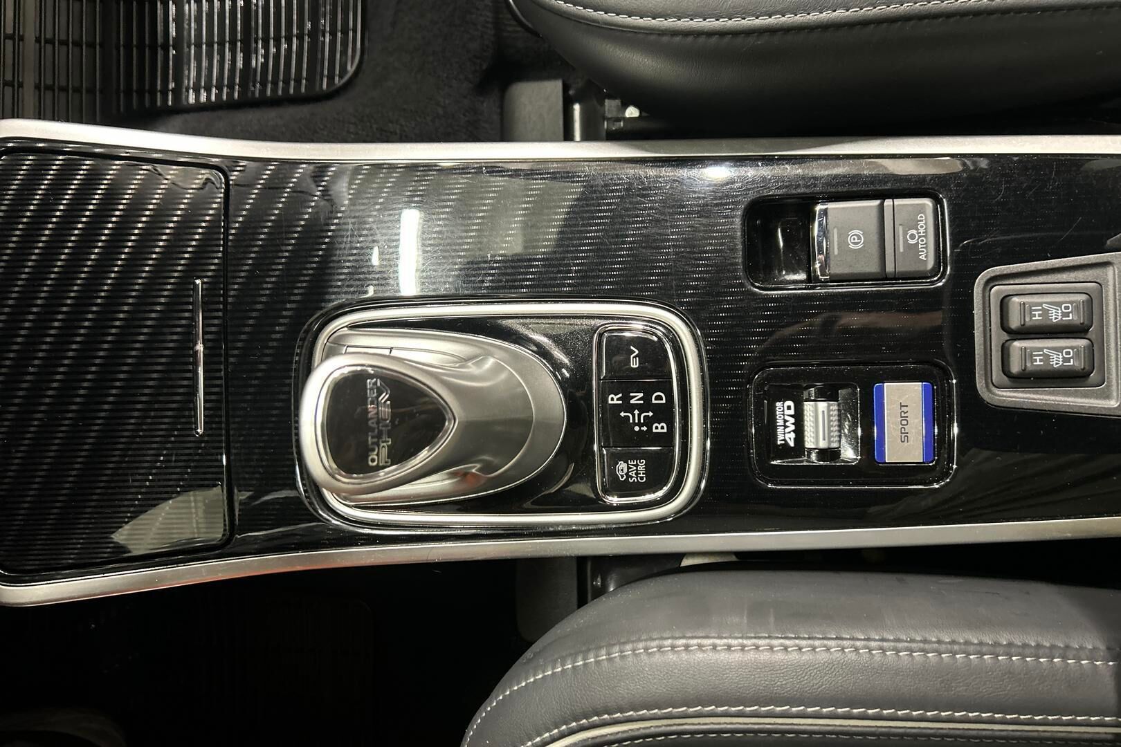 Mitsubishi Outlander PHEV iso kuva 16