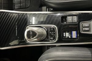 Mitsubishi Outlander PHEV esikatselu 16