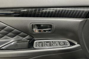 Mitsubishi Outlander PHEV esikatselu 20