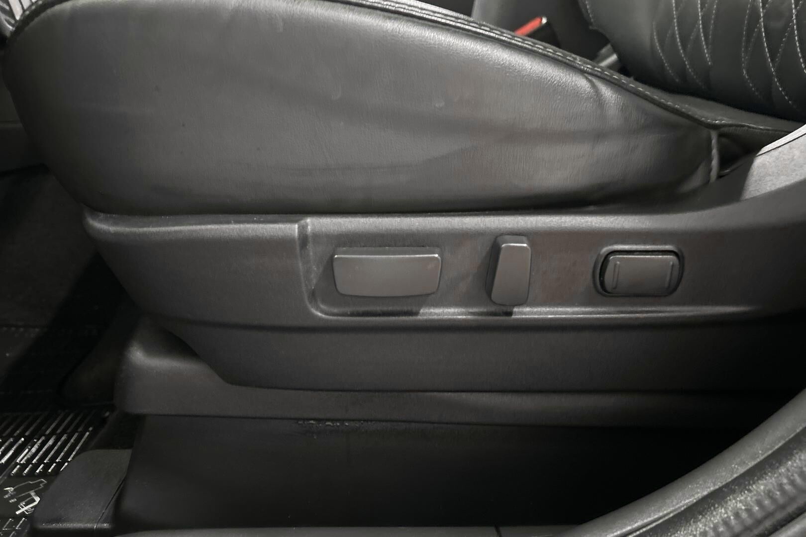 Mitsubishi Outlander PHEV iso kuva 21