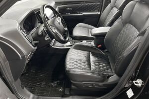 Mitsubishi Outlander PHEV esikatselu 9