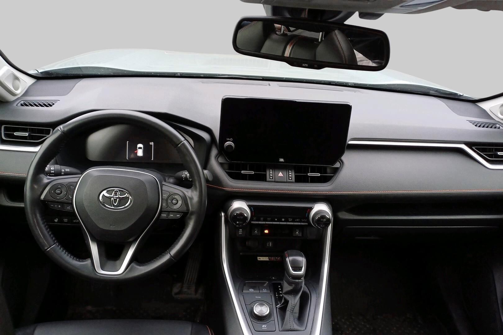 Toyota RAV4 iso kuva 2