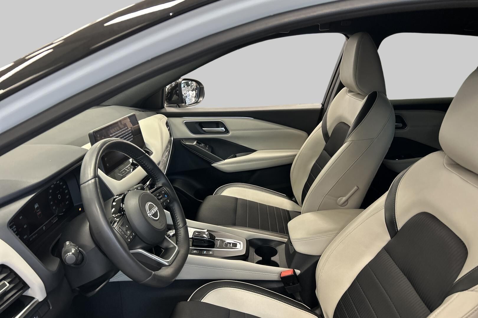 Nissan Qashqai iso kuva 8