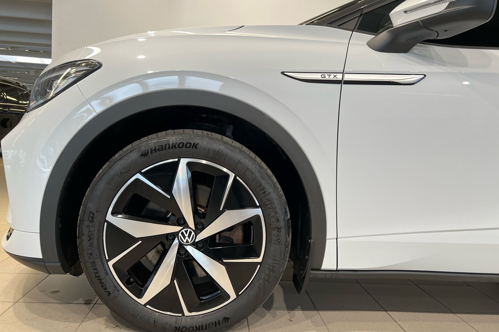 VOLKSWAGEN ID.4 iso kuva 10