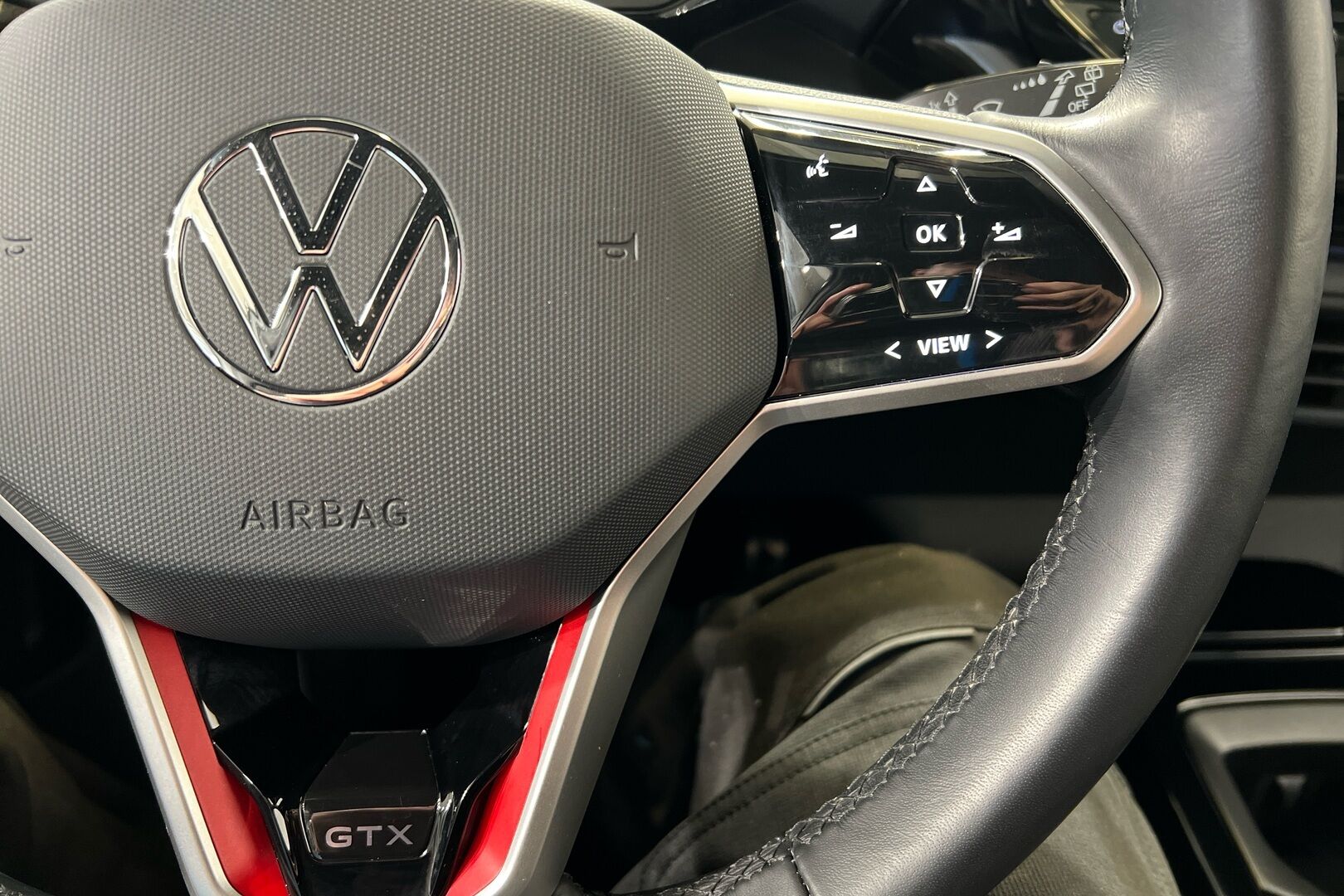 VOLKSWAGEN ID.4 iso kuva 18