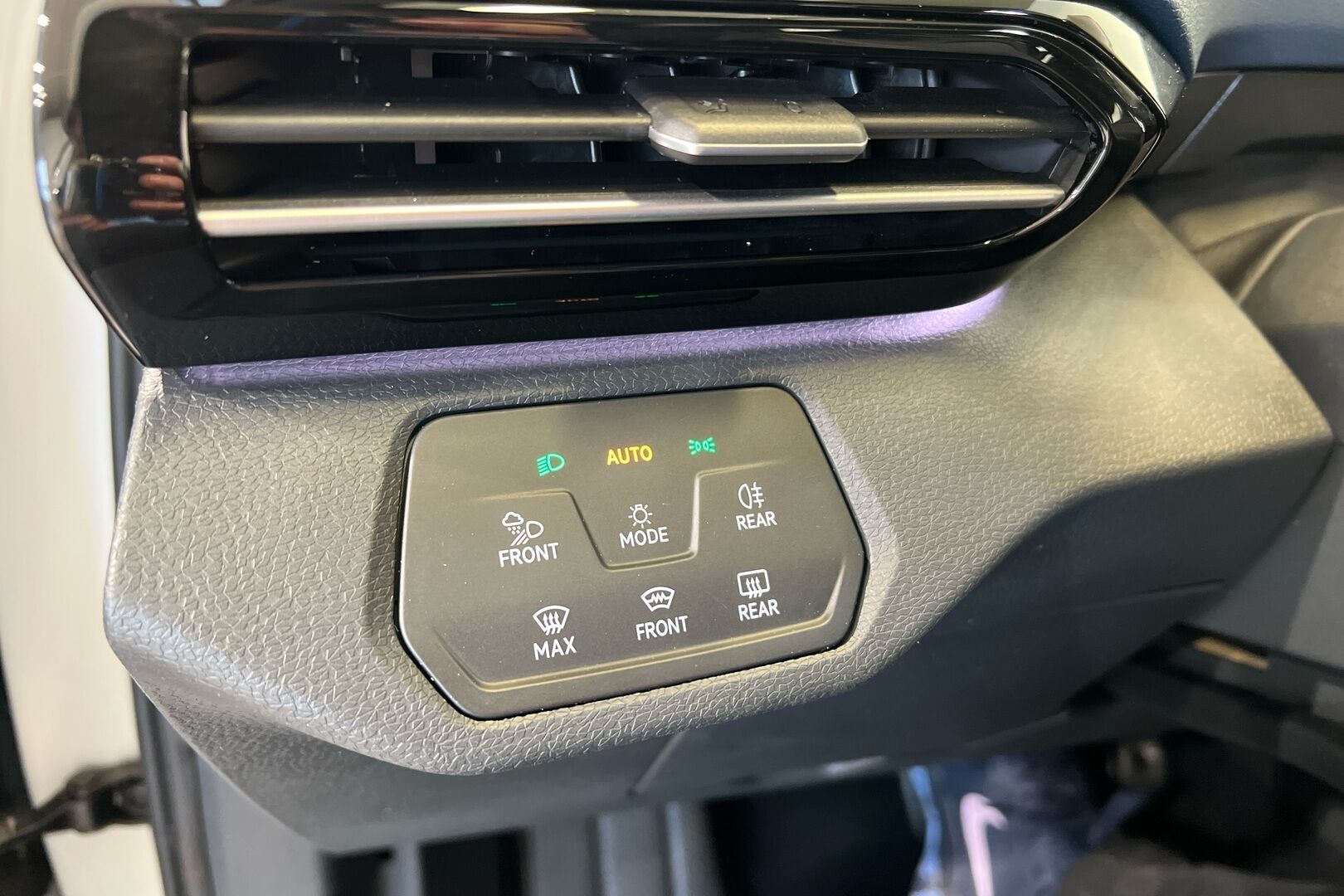 VOLKSWAGEN ID.4 iso kuva 19