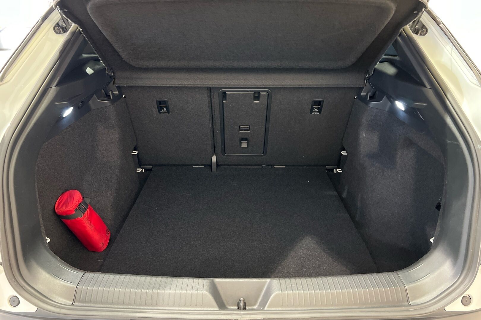 VOLKSWAGEN ID.4 iso kuva 9