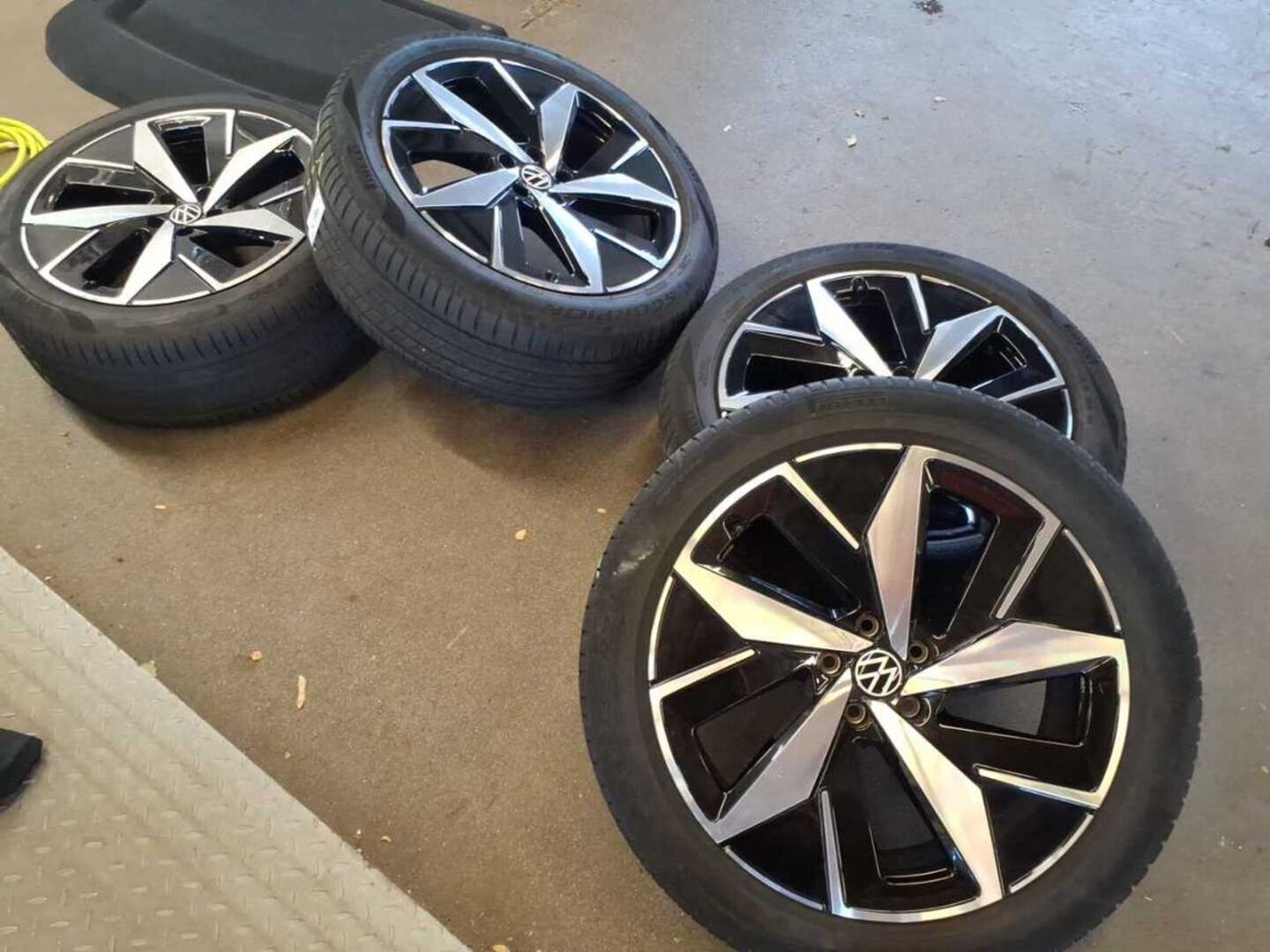 VOLKSWAGEN ID.4 iso kuva 3