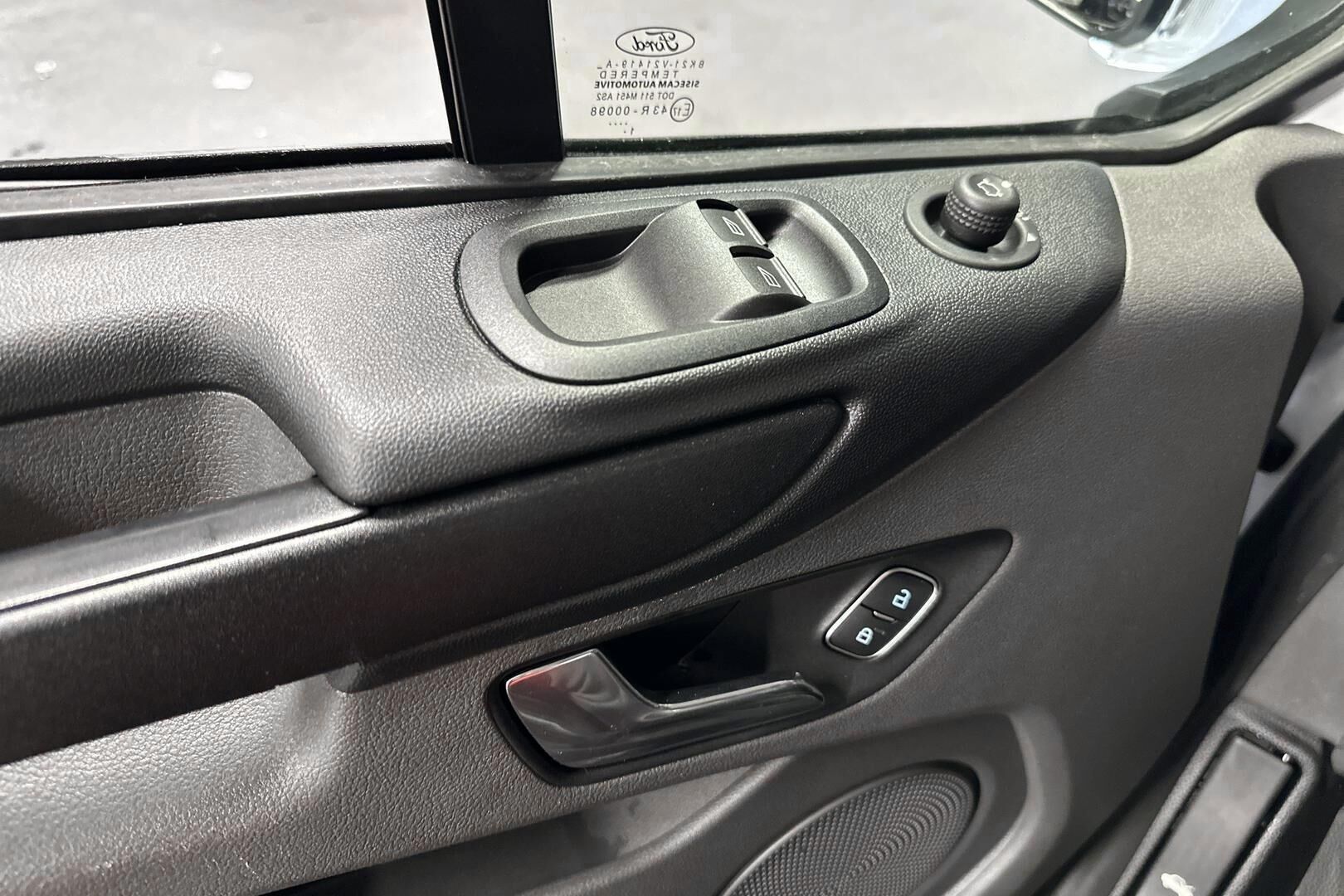 Ford TRANSIT CUSTOM iso kuva 30