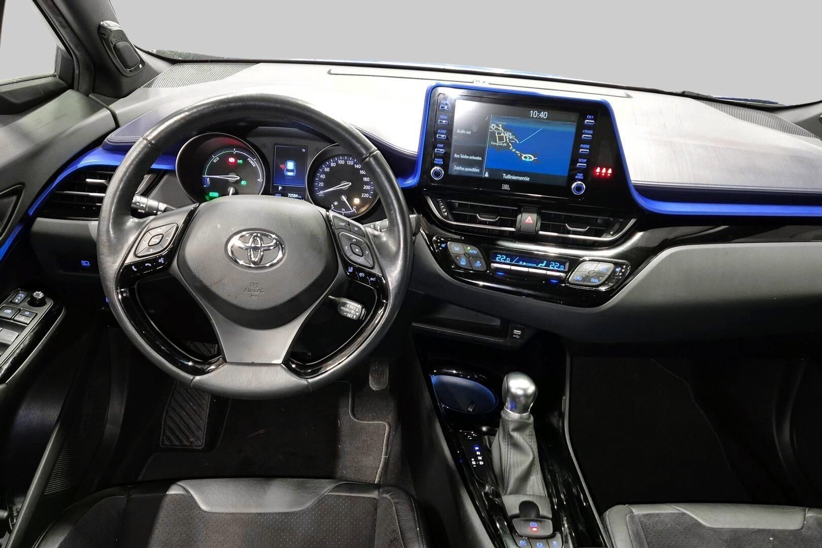 TOYOTA C-HR iso kuva 1