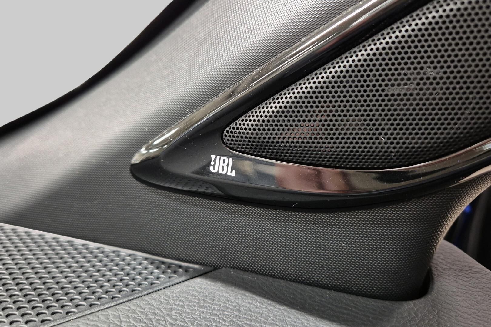 TOYOTA C-HR iso kuva 7