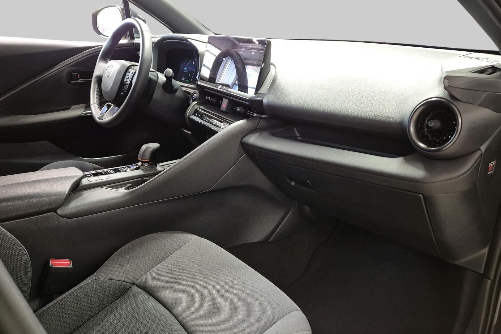 TOYOTA C-HR iso kuva 4