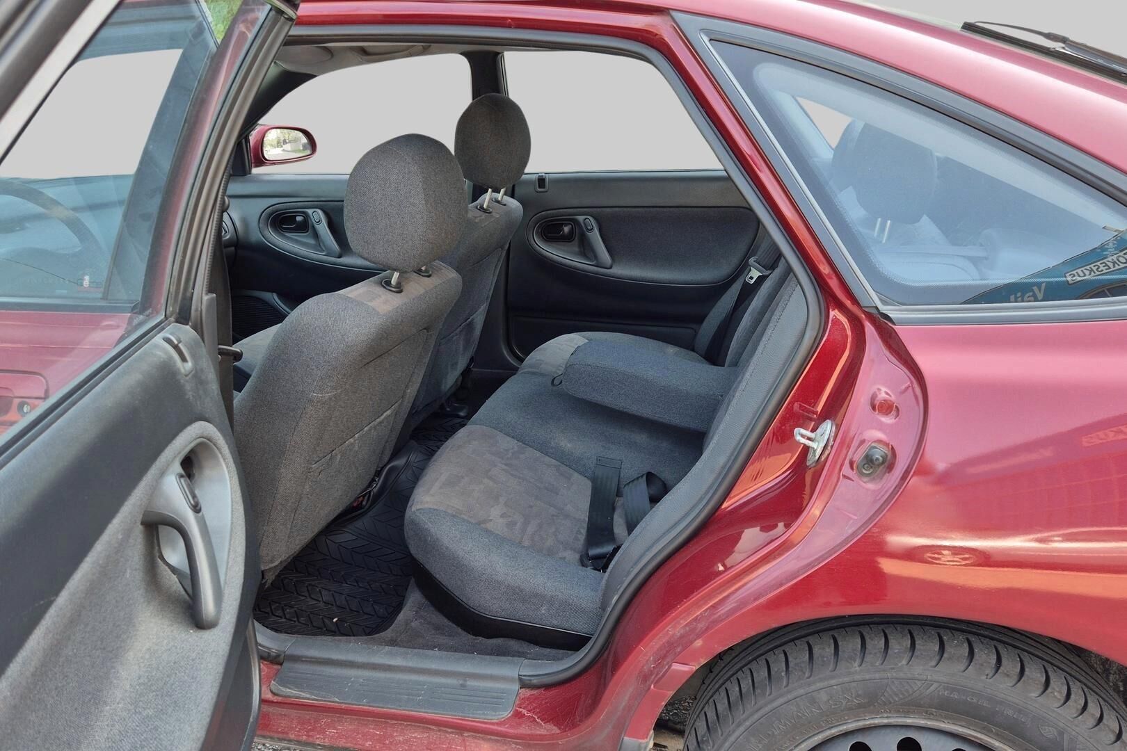 Mazda 626 iso kuva 5