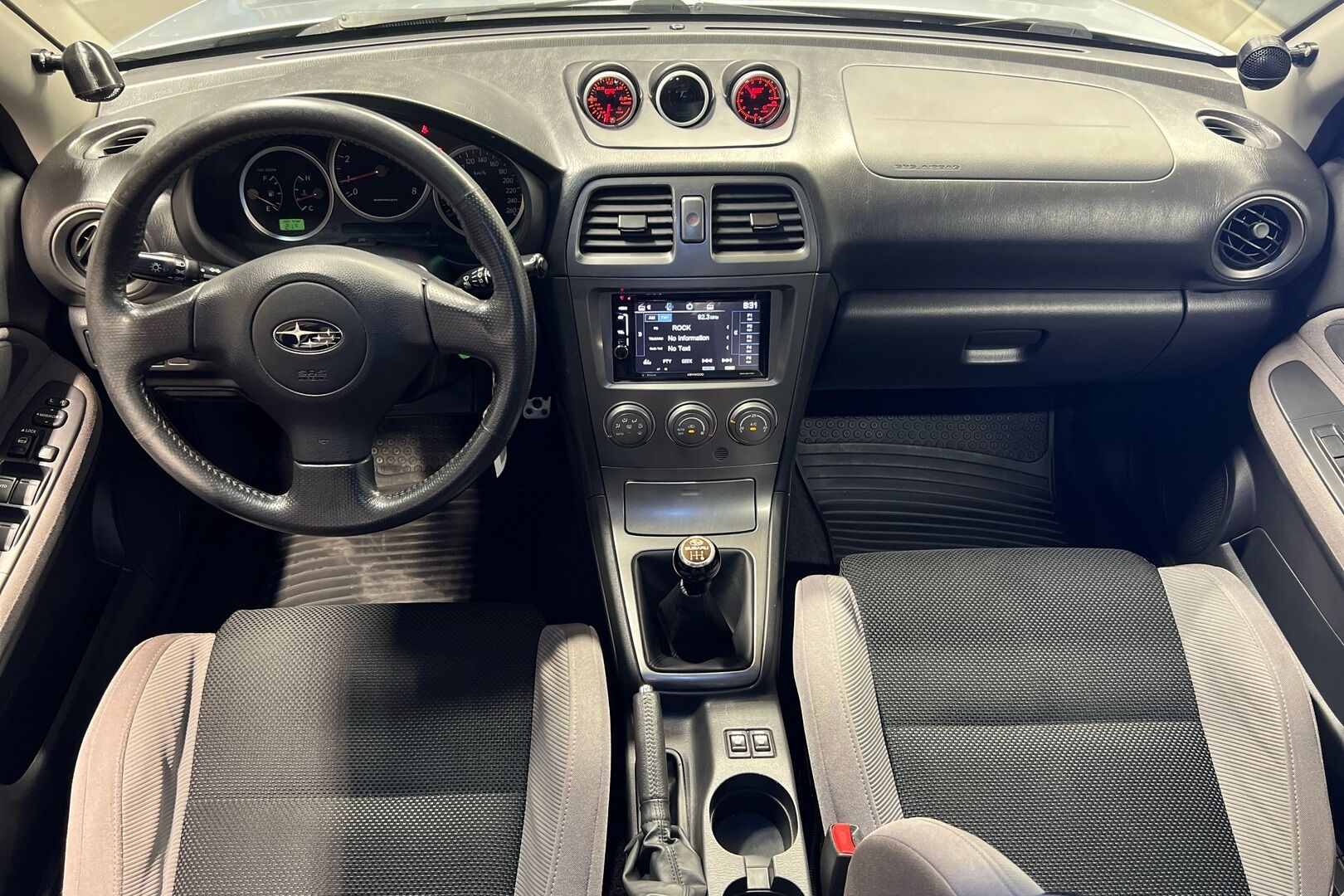 Subaru Impreza iso kuva 14