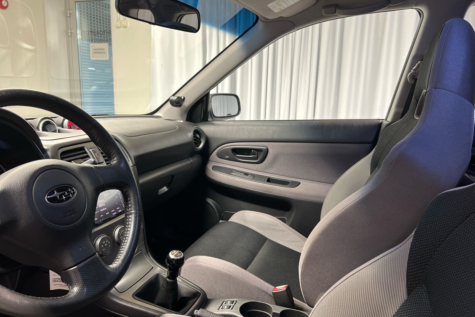 Subaru Impreza iso kuva 8
