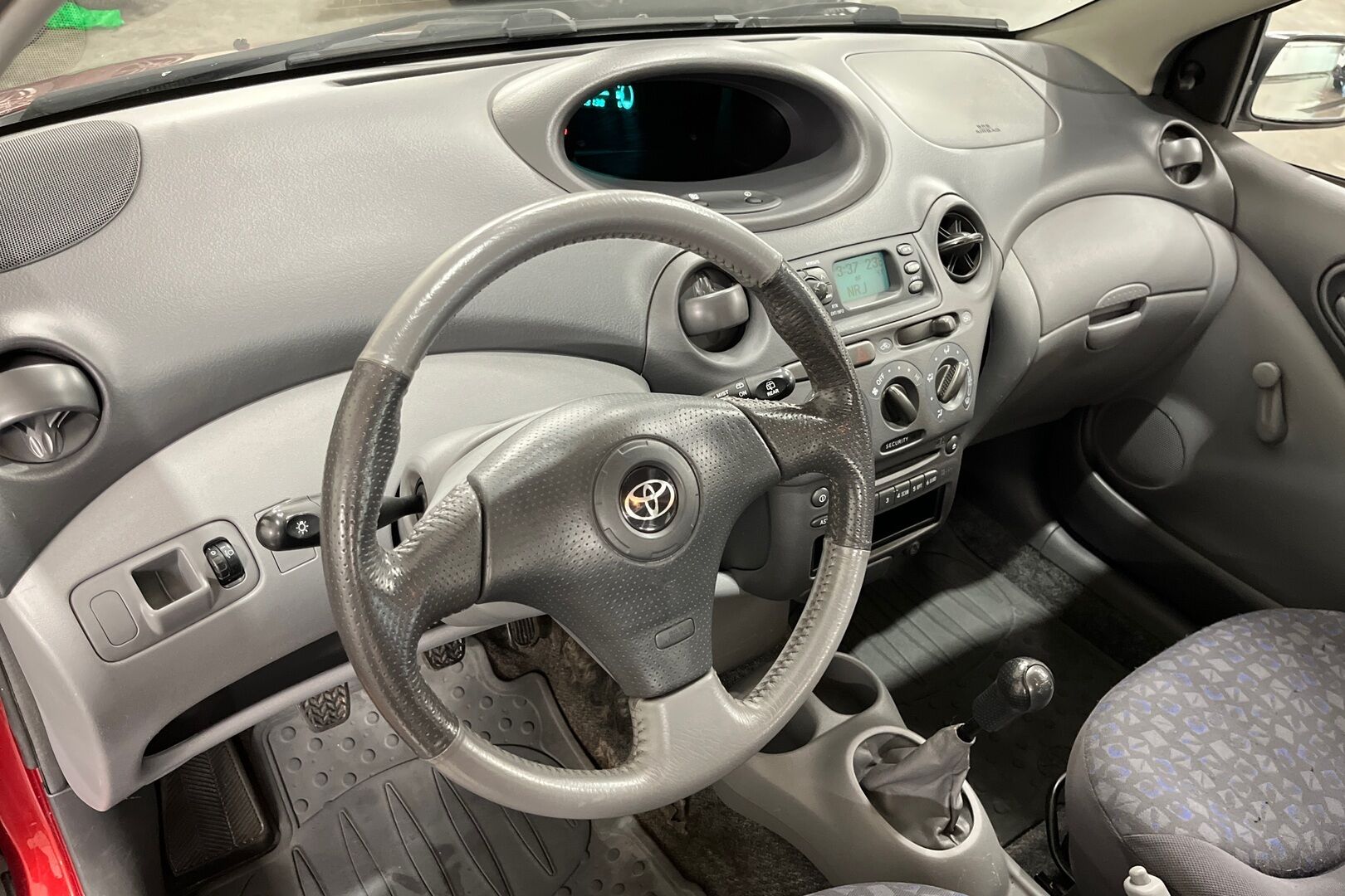 Toyota Yaris iso kuva 6