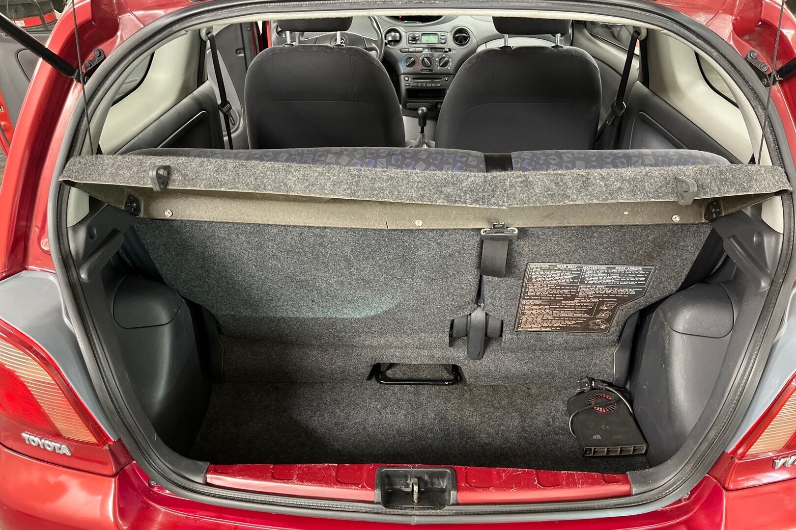 Toyota Yaris iso kuva 9
