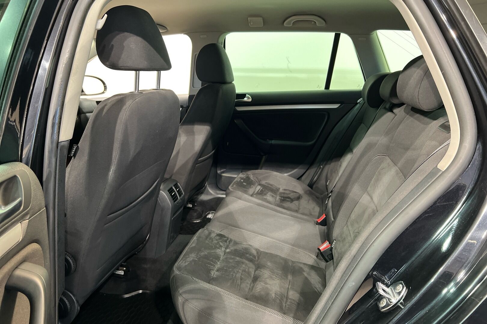 Volkswagen Golf iso kuva 10