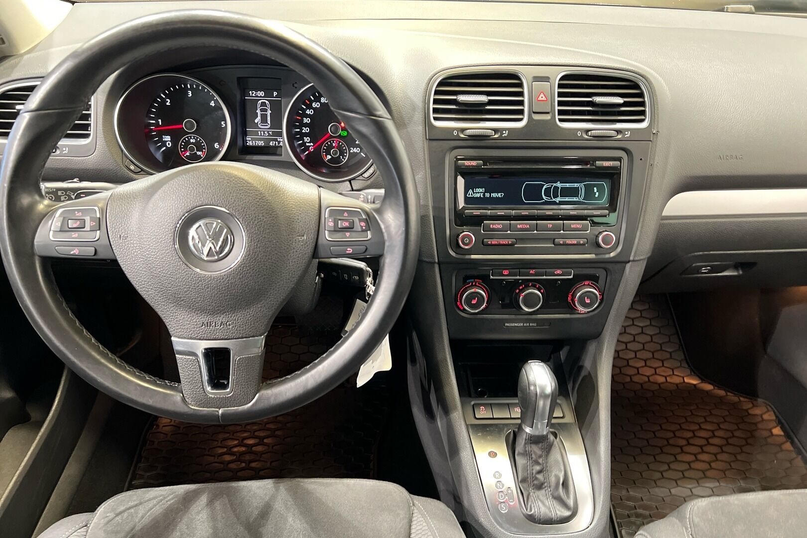 Volkswagen Golf iso kuva 12