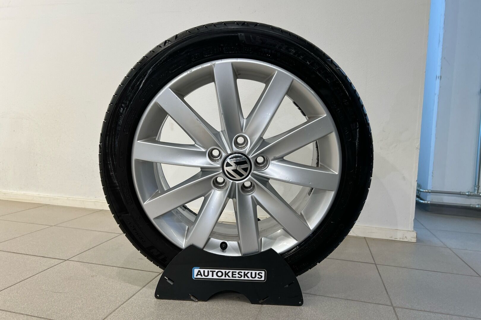 Volkswagen Golf iso kuva 13