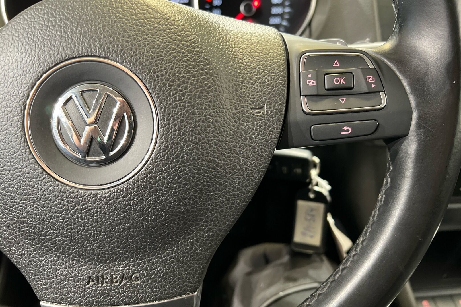 Volkswagen Golf iso kuva 17
