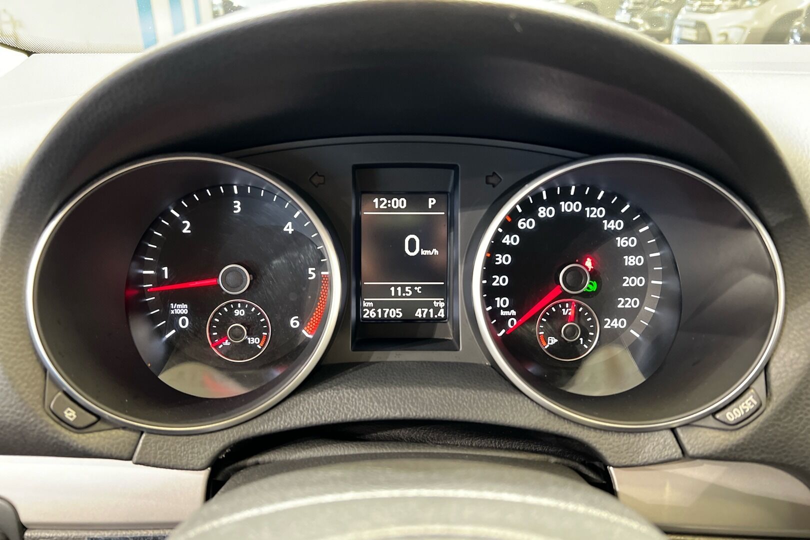Volkswagen Golf iso kuva 18