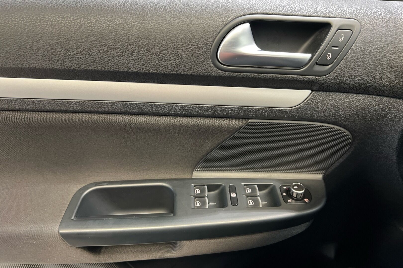Volkswagen Golf iso kuva 20