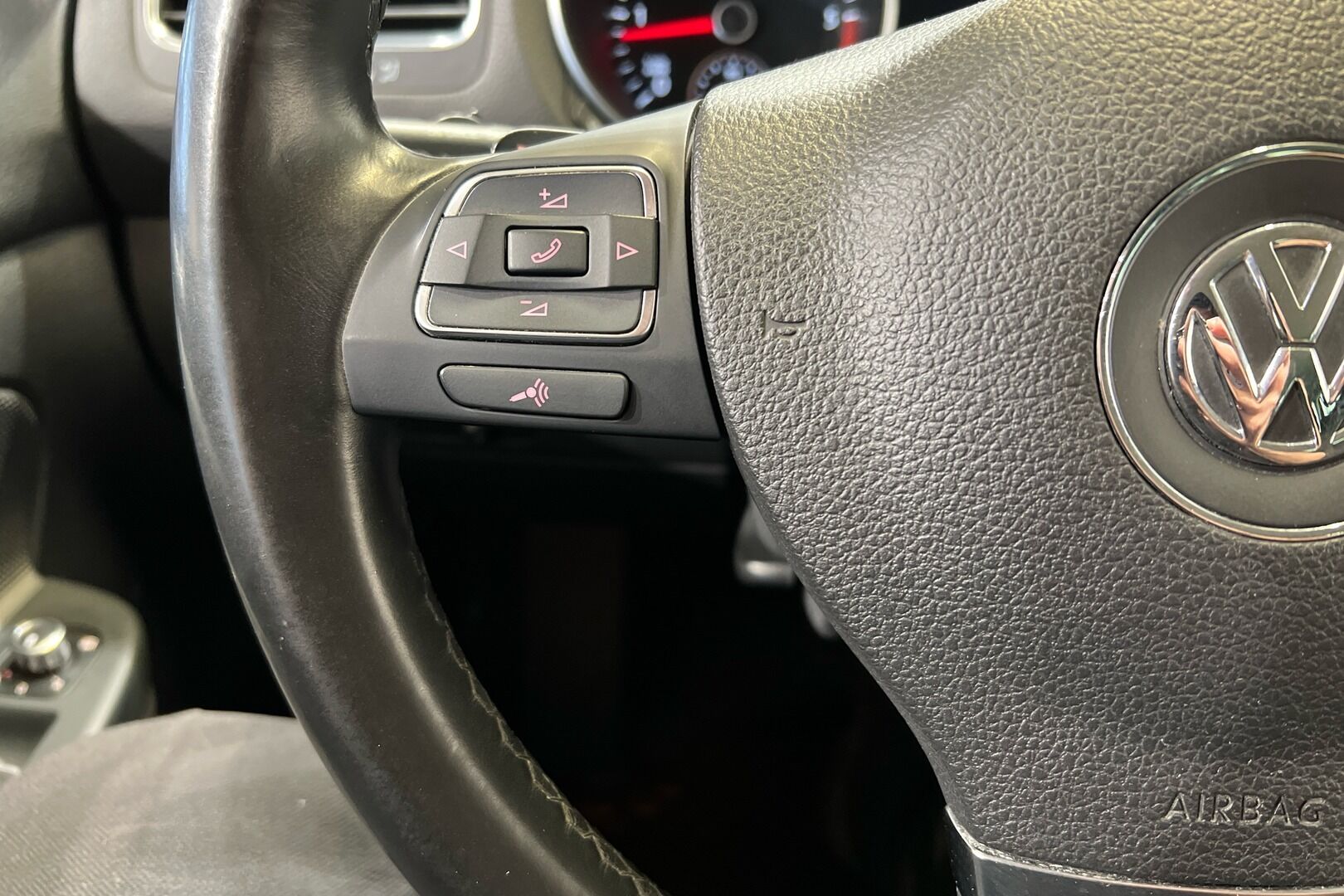 Volkswagen Golf iso kuva 21