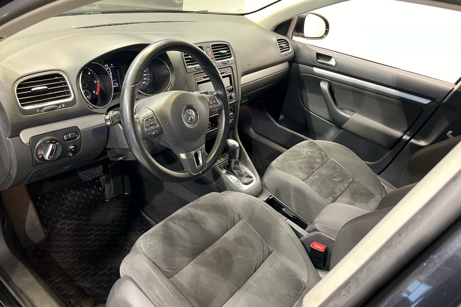 Volkswagen Golf iso kuva 7