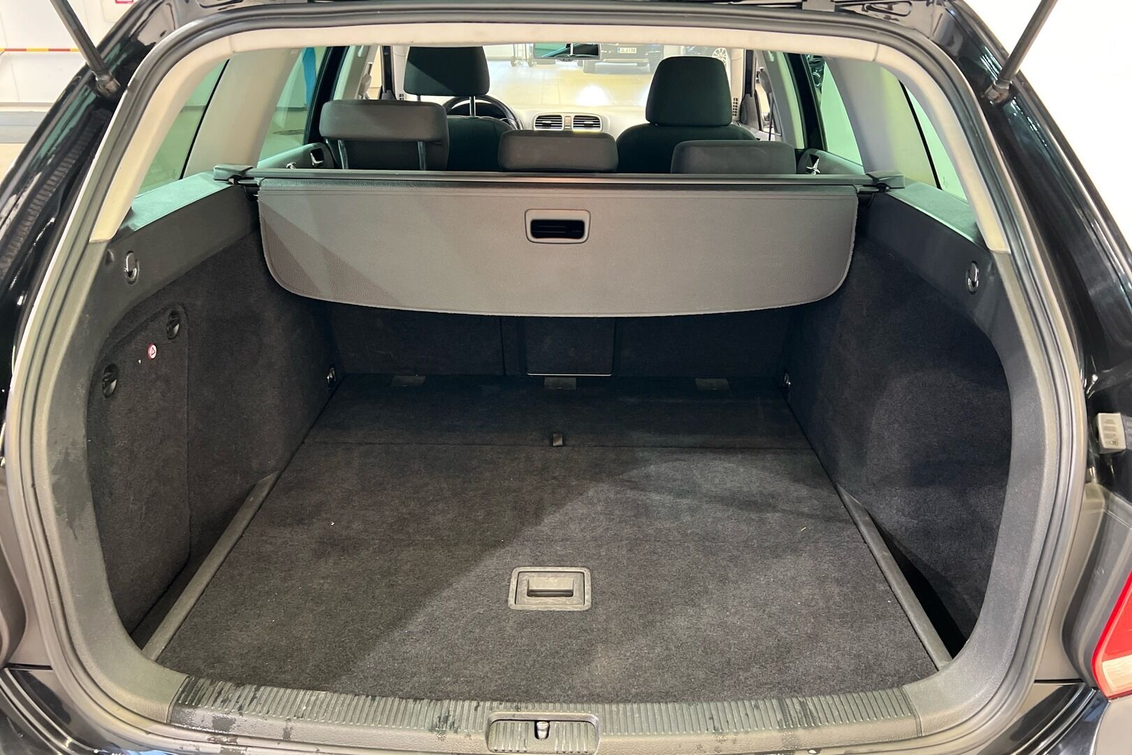 Volkswagen Golf iso kuva 9