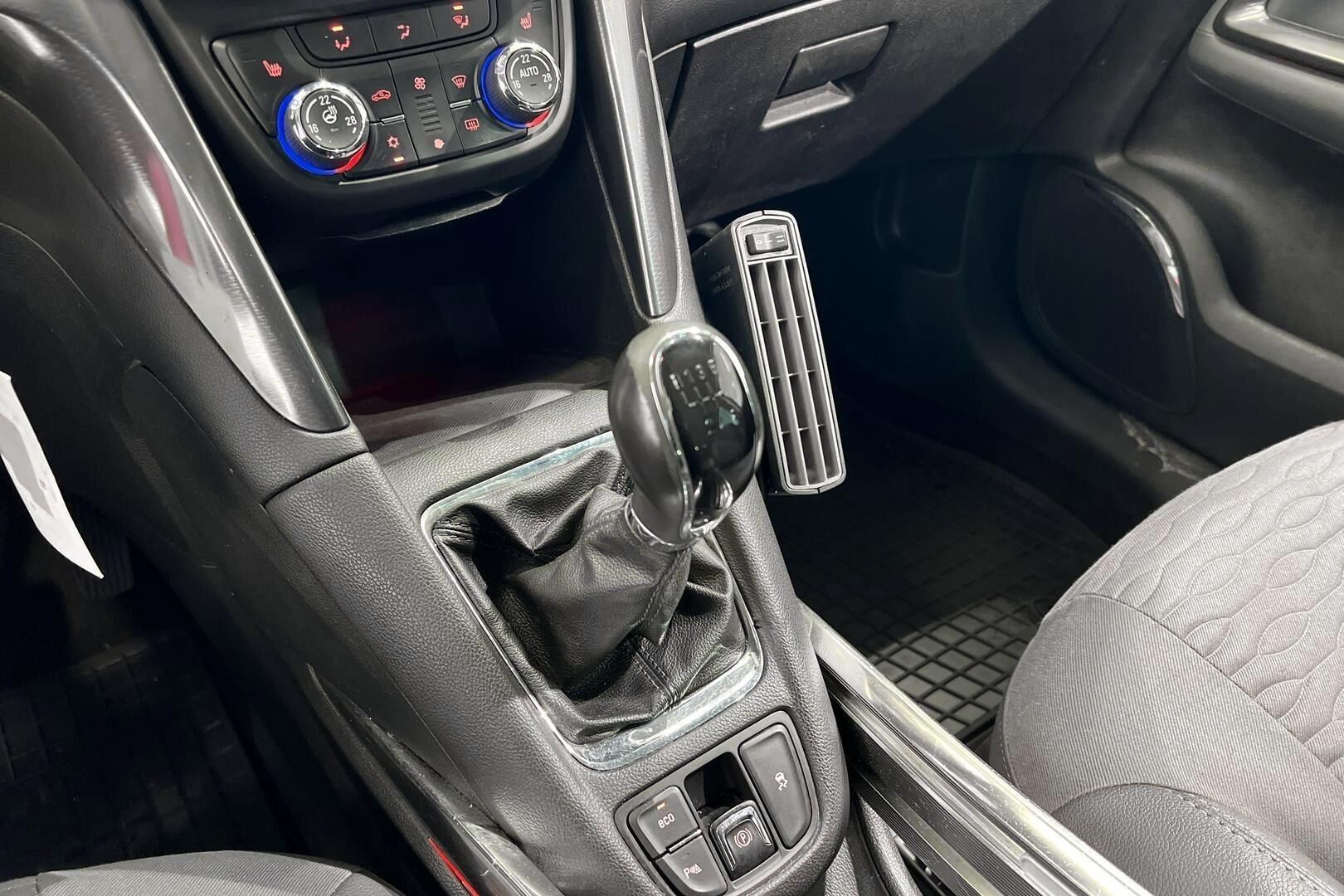 Opel Zafira Tourer iso kuva 16