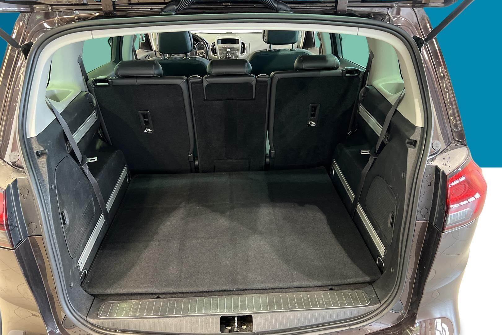Opel Zafira Tourer iso kuva 10