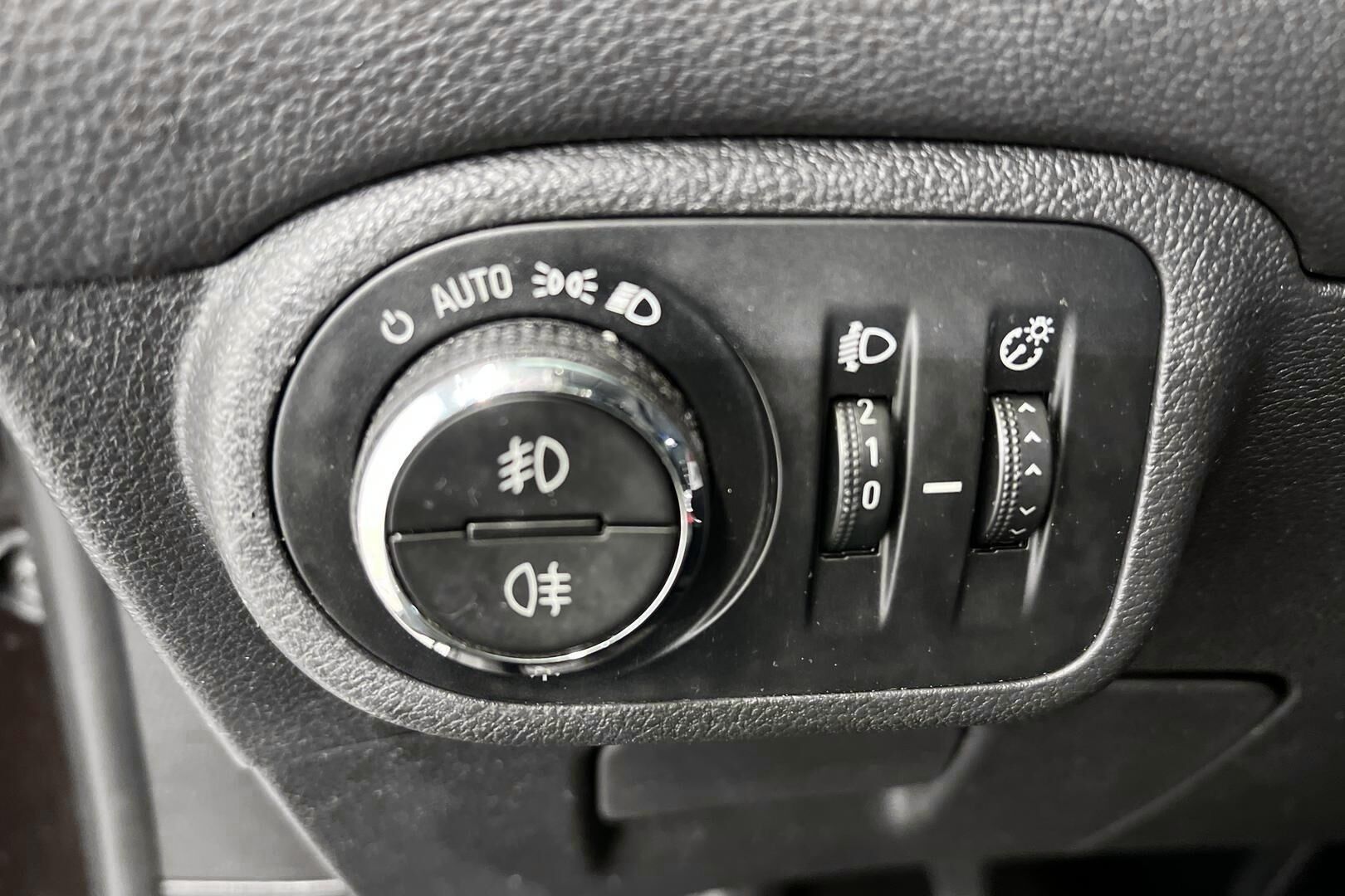 Opel Zafira Tourer iso kuva 12