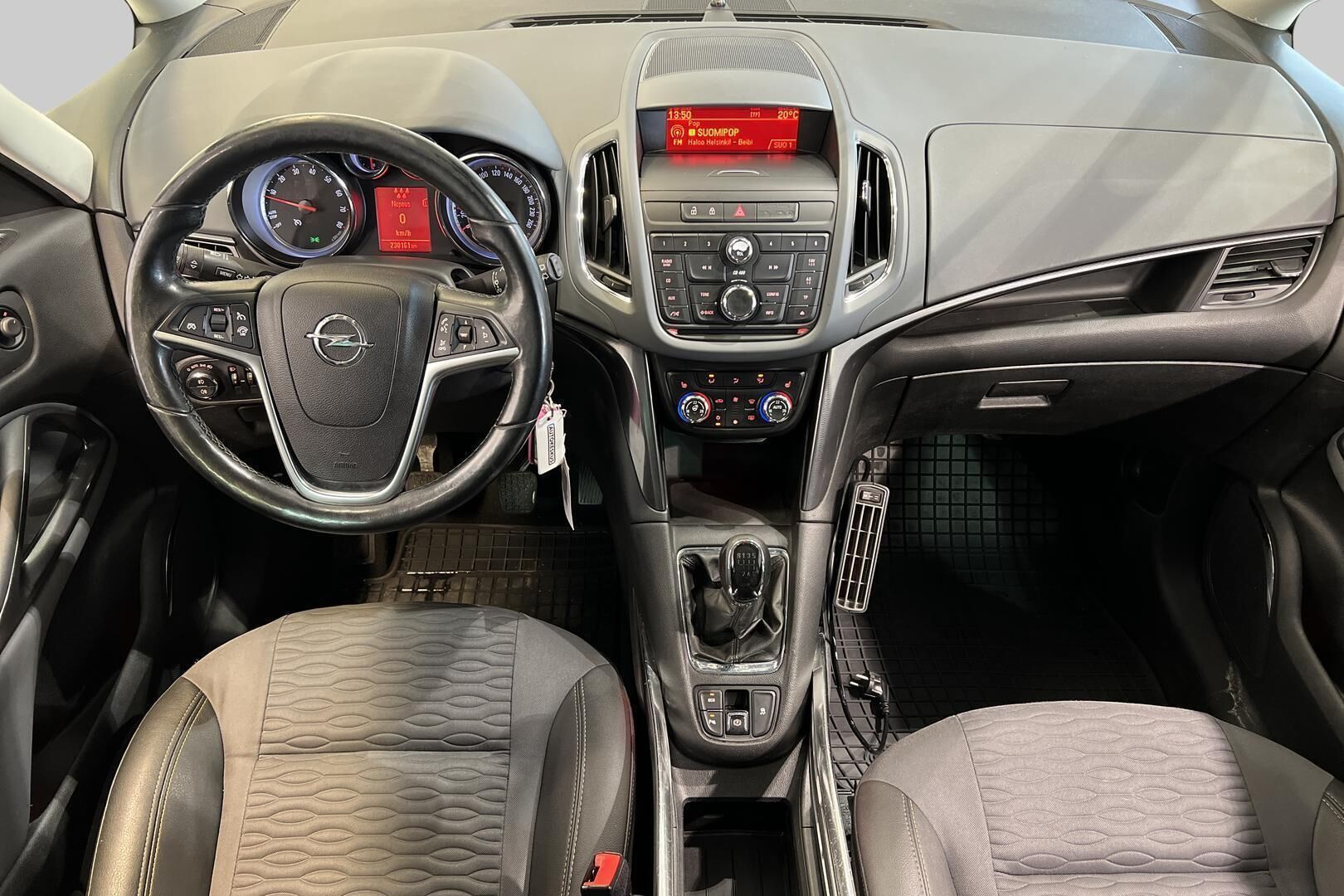 Opel Zafira Tourer iso kuva 17