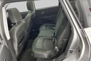 Nissan Qashqai+2 esikatselu 10