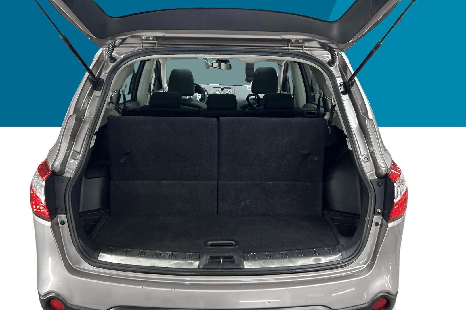 Nissan Qashqai+2 iso kuva 12