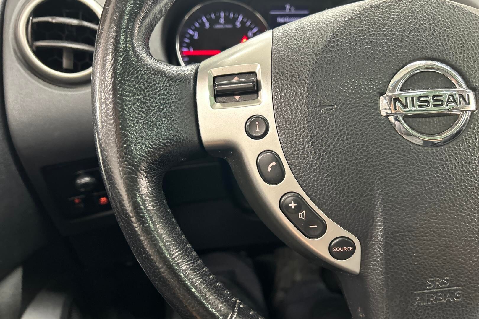 Nissan Qashqai+2 iso kuva 15