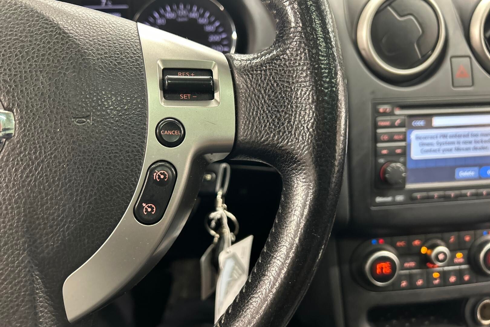 Nissan Qashqai+2 iso kuva 16