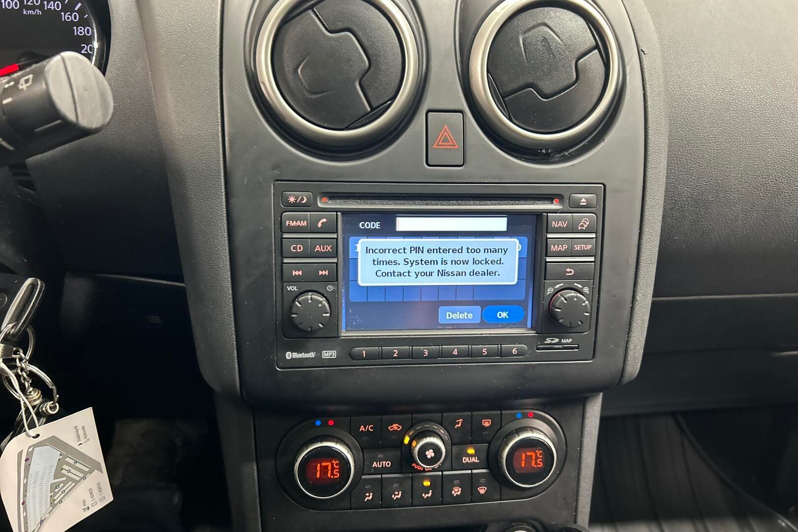 Nissan Qashqai+2 iso kuva 17