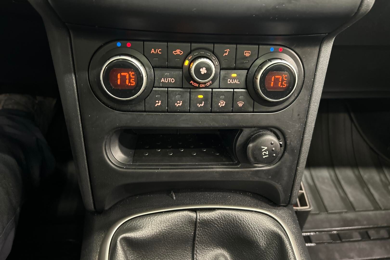 Nissan Qashqai+2 iso kuva 18