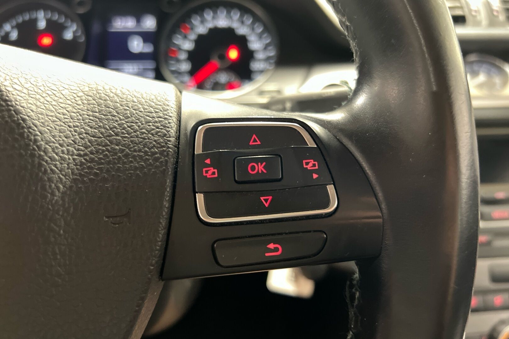Volkswagen Passat iso kuva 12