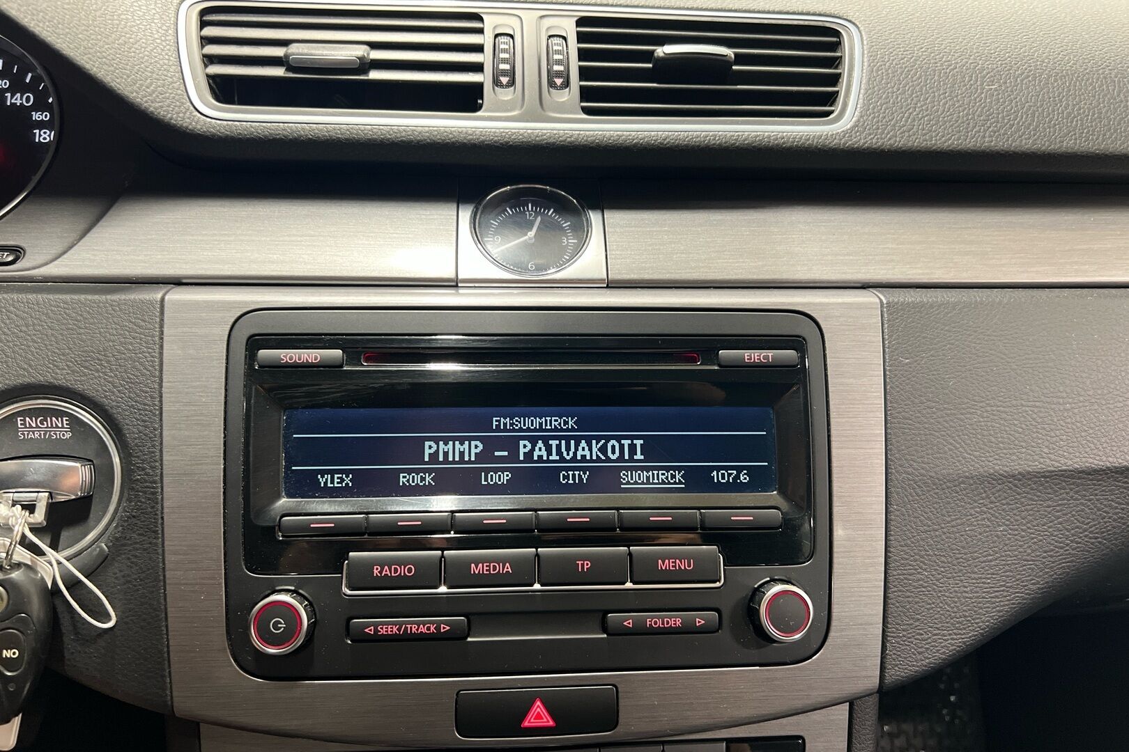 Volkswagen Passat iso kuva 13
