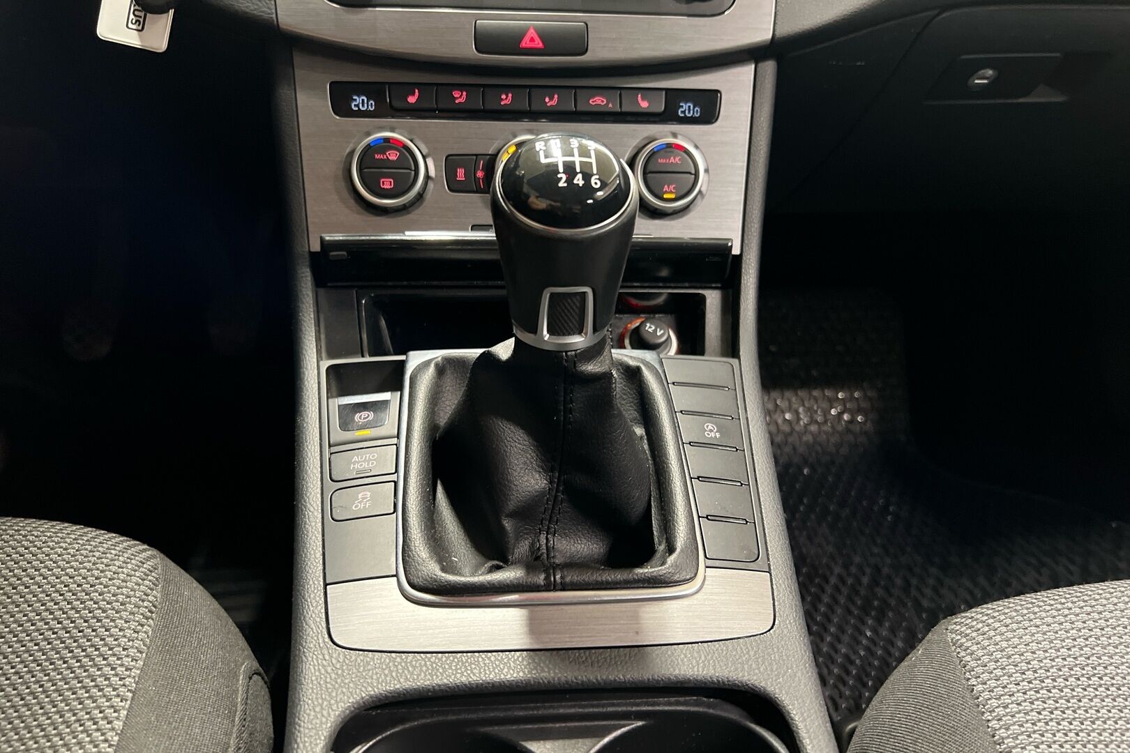 Volkswagen Passat iso kuva 15